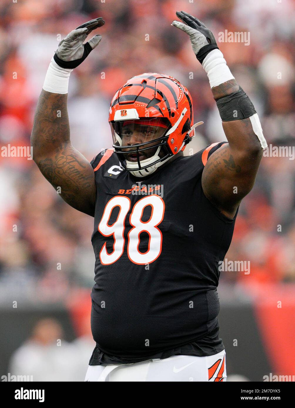 Cincinnati Bengals defensive tackle DJ Reader (98) gestures during