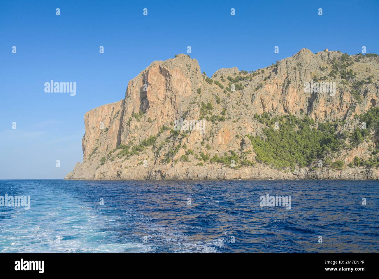 Mittelmeer, Felsenküste südwestlich von Tuent, Serra de Tramuntana, Mallorca, Spanien Stock Photo