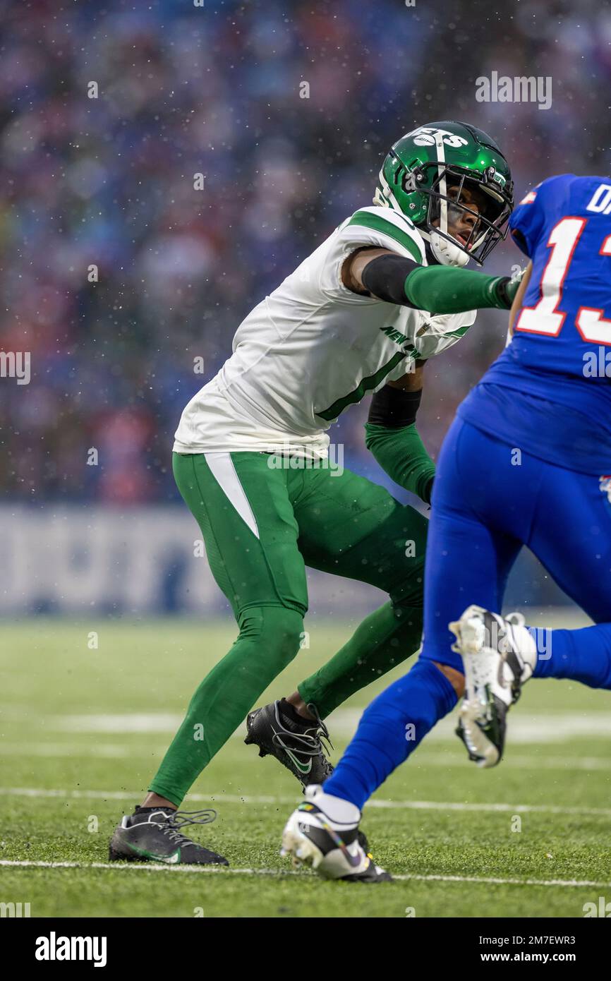 New York Jets cornerback Sauce Gardner (1) against the Buffalo Bills in an NFL football game