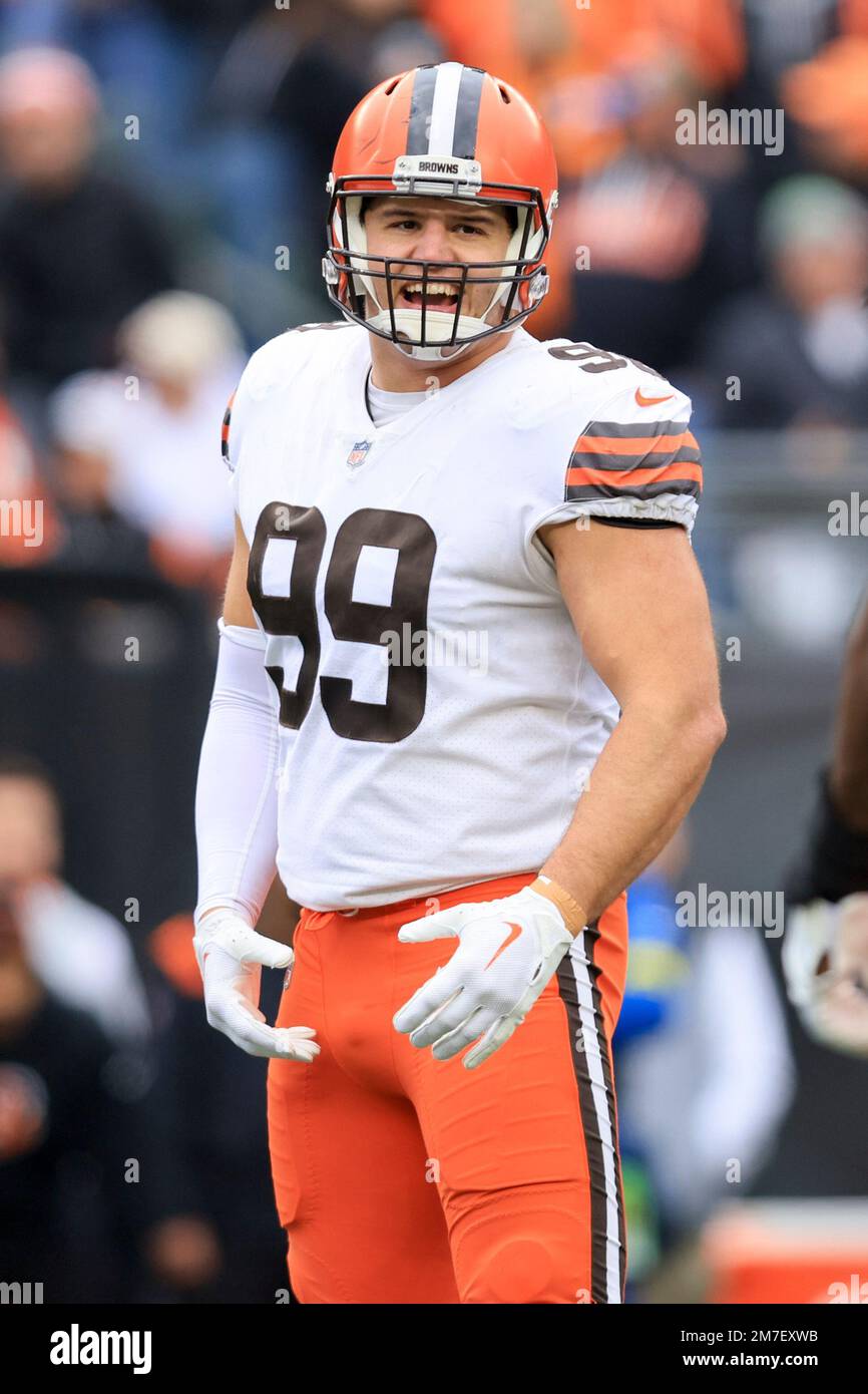 Cleveland Browns defensive tackle Taven Bryan (99) stands on the field  during an NFL football game against the Cincinnati Bengals, Sunday, Dec.  11, 2022, in Cincinnati. Cincinnati won 23-10. (AP Photo/Aaron Doster