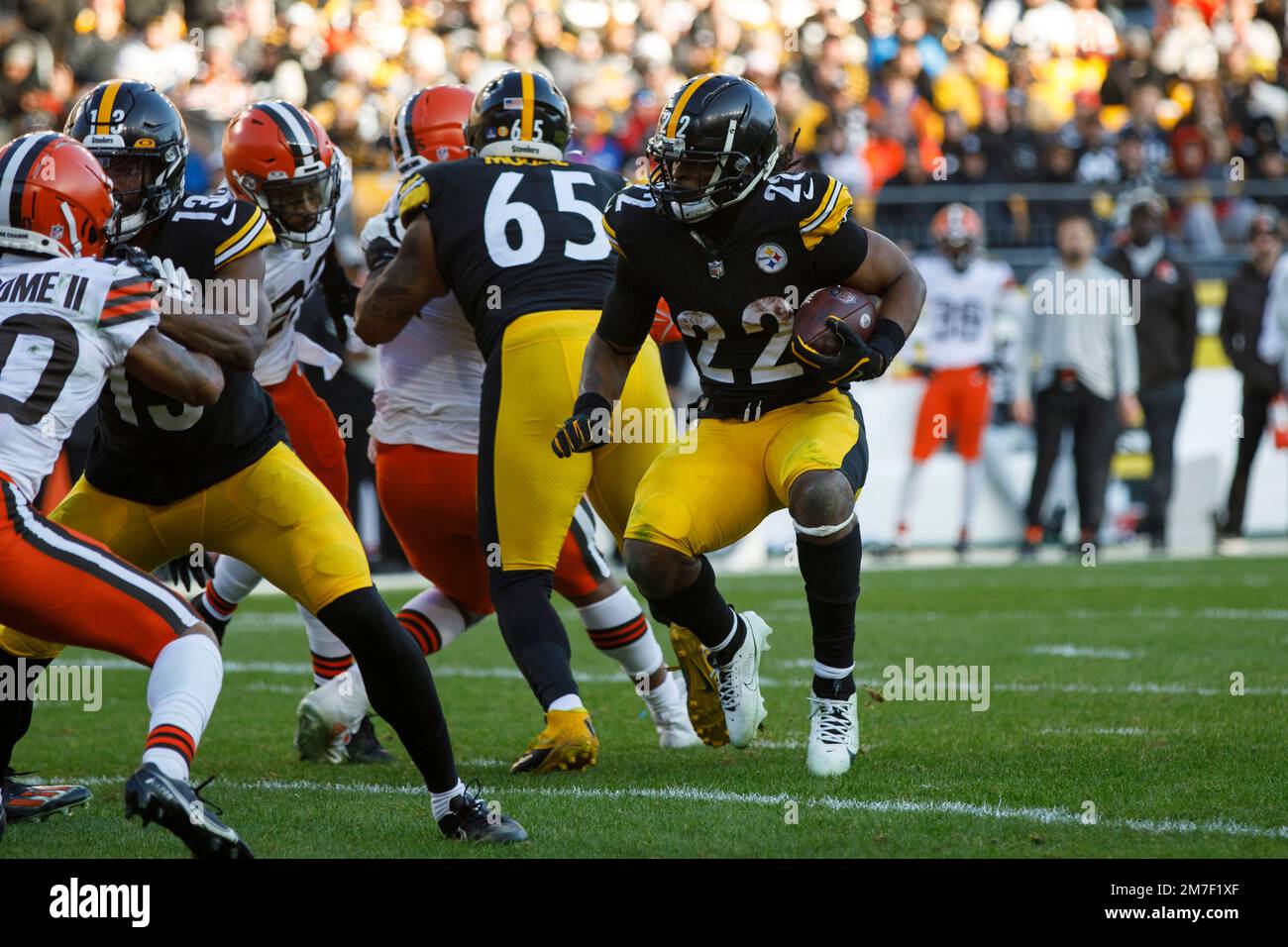 Pittsburgh Steelers running back Najee Harris (22) rushes during an NFL