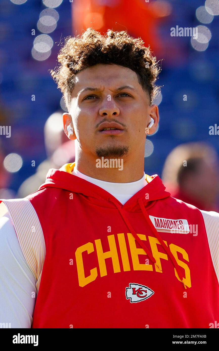 Kansas City Chiefs quarterback Patrick Mahomes warms up against the