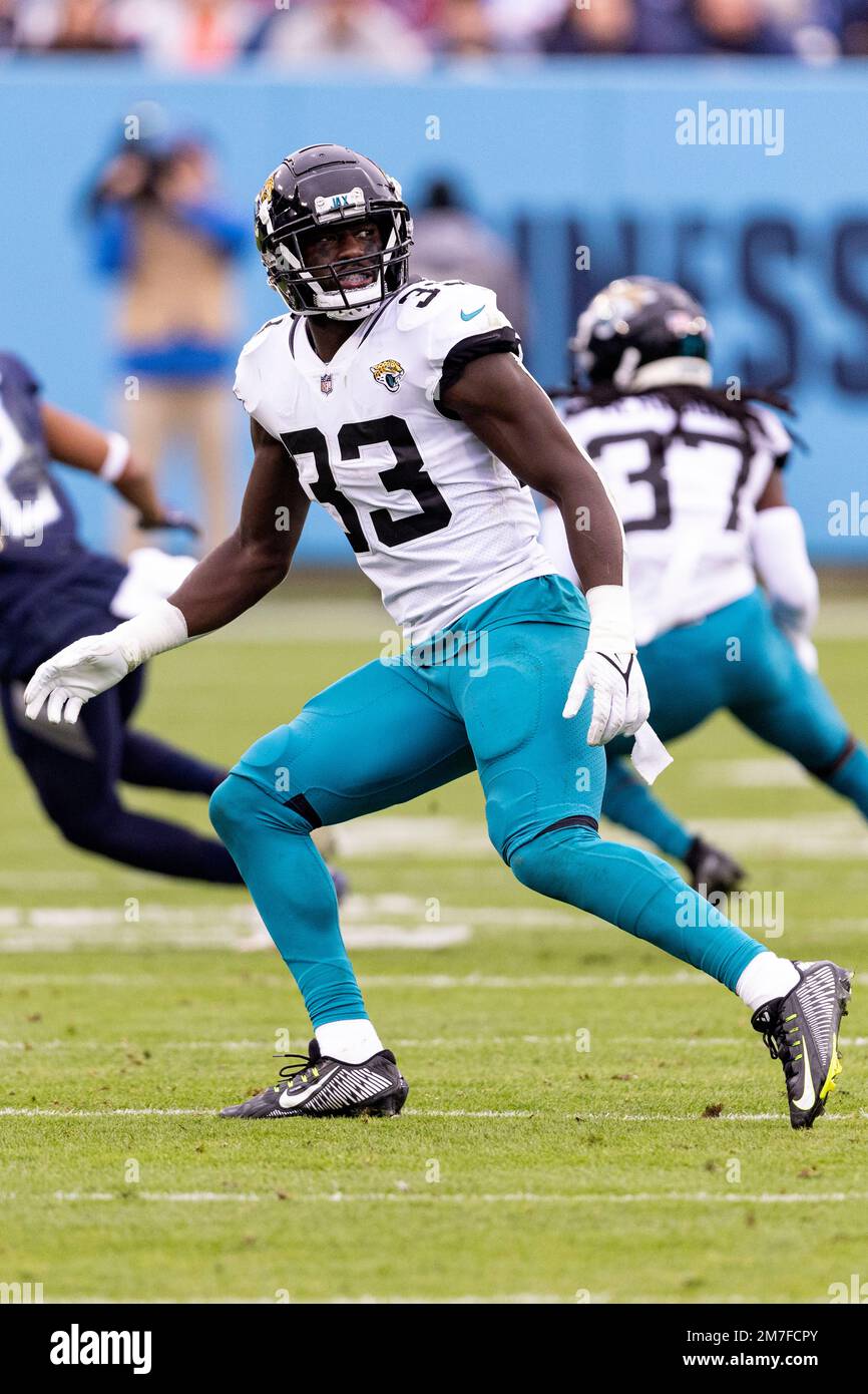 Jacksonville Jaguars linebacker Devin Lloyd (33) defends during their game  against the Tennessee Titans, Sunday, Dec. 11, 2022, in Nashville, Tenn.  (AP Photo/Wade Payne Stock Photo - Alamy