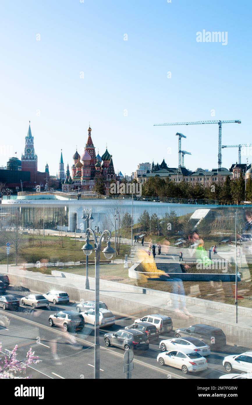 Moscow, Russia - April 11, 2019 .View from the bridge to St. Basil's Cathedral and the Kremlin walls and tower on Red Square. Traffic jam in Moscow. T Stock Photo