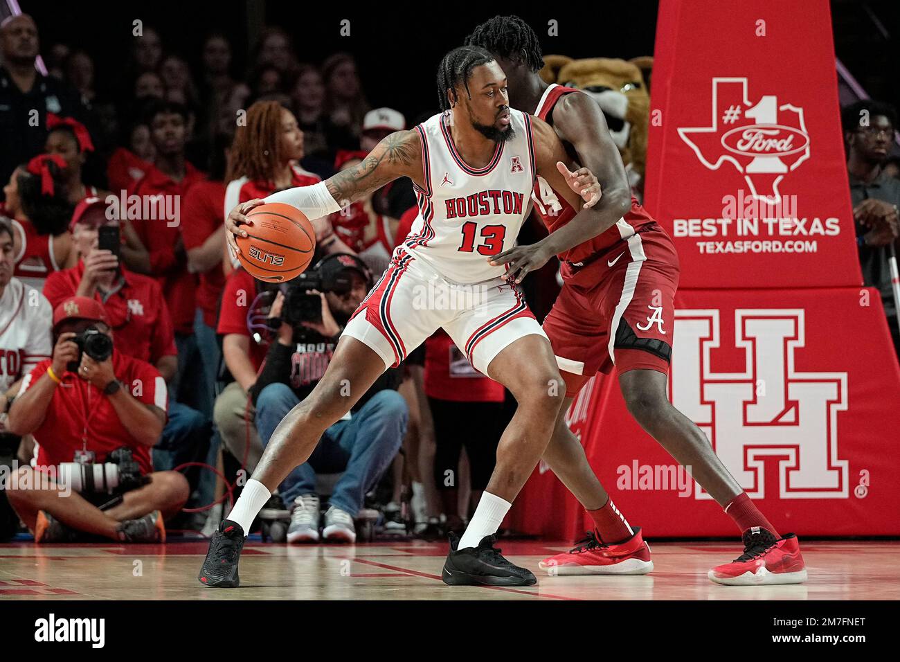 Houston forward J'Wan Roberts (13) is defended by Alabama center