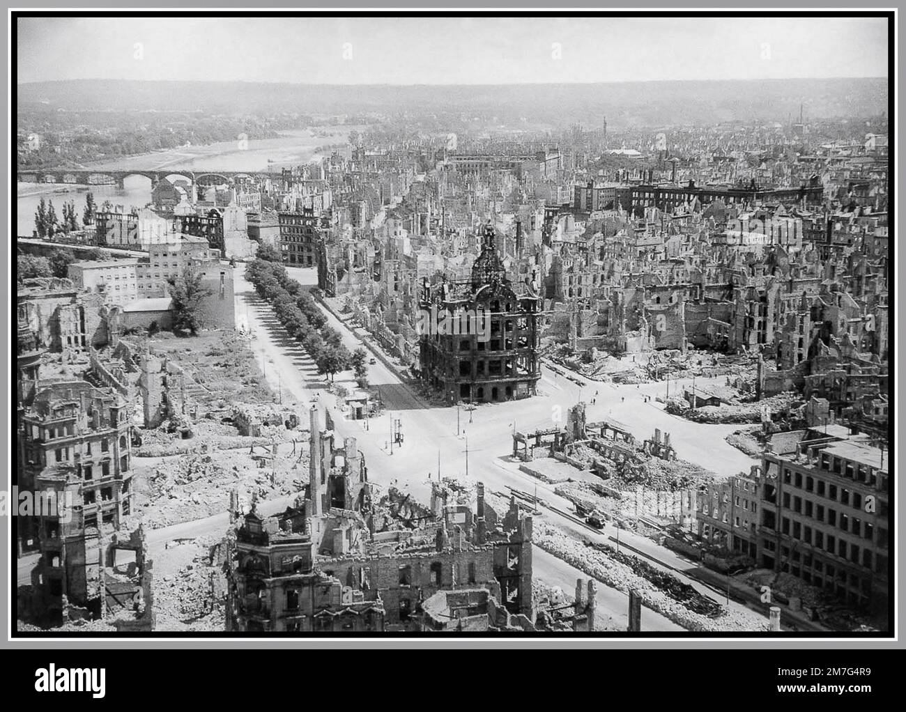 POST WAR WW2 1945 DRESDEN CITY BOMBING DEVASTATION GERMANY The rebuilding starts, with bombing rubble already removed.from the main streets, but buildings completely destroyed. Post-War Germany Stock Photo