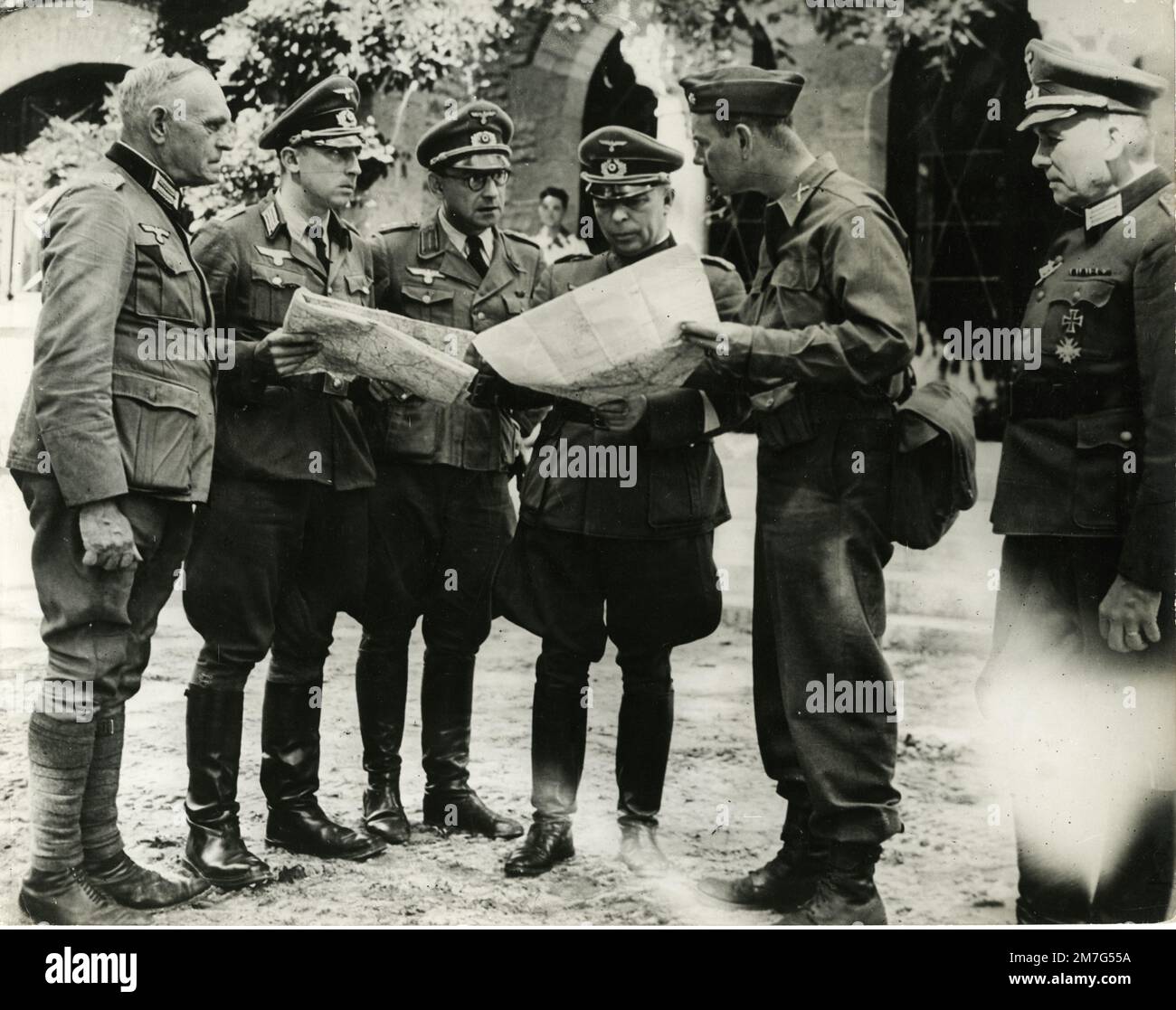 WW2 World War II German Major General Erich Elster surrender terms Stock Photo