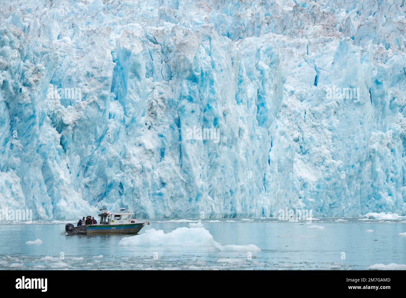 USA, Alaska, Stikine-LaConte Wilderness, LaConte Glacier. Fishing boat sight-seeing along the face of the glacier. Stock Photo