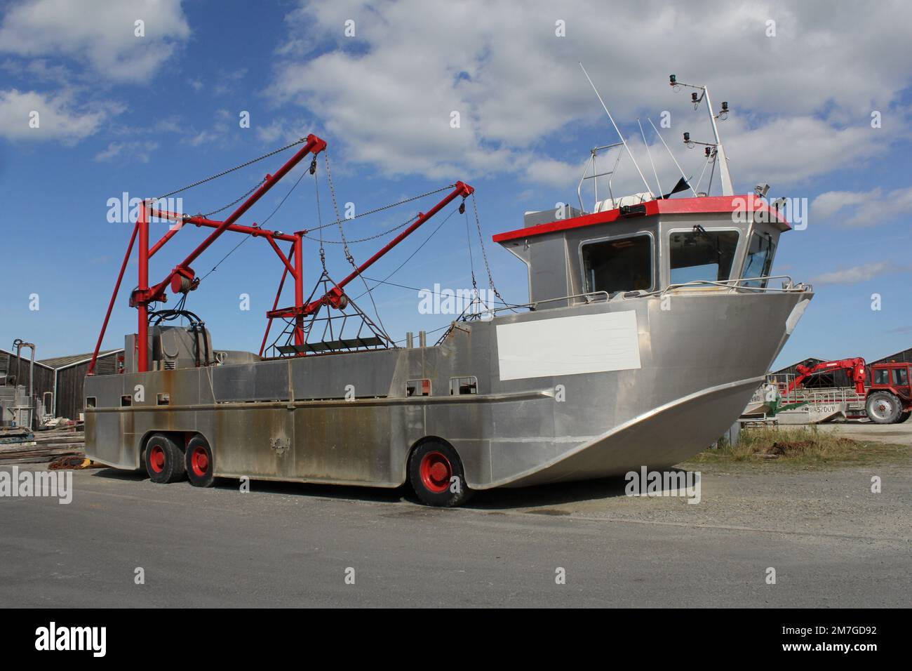 Amphibian mussel oyster boat hi-res stock photography and images - Alamy