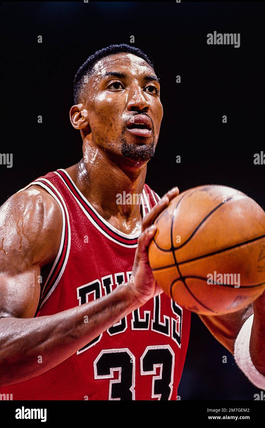 thumbnail image 2 of 1989-90 Fleer Scottie Pippen Basketball Card #23 - Chicago Bulls NBA Card 2 of 14