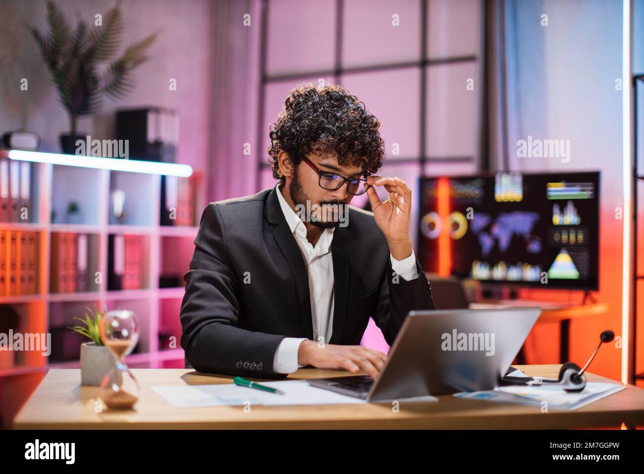 Hindu conference table hi-res stock photography and images - Alamy