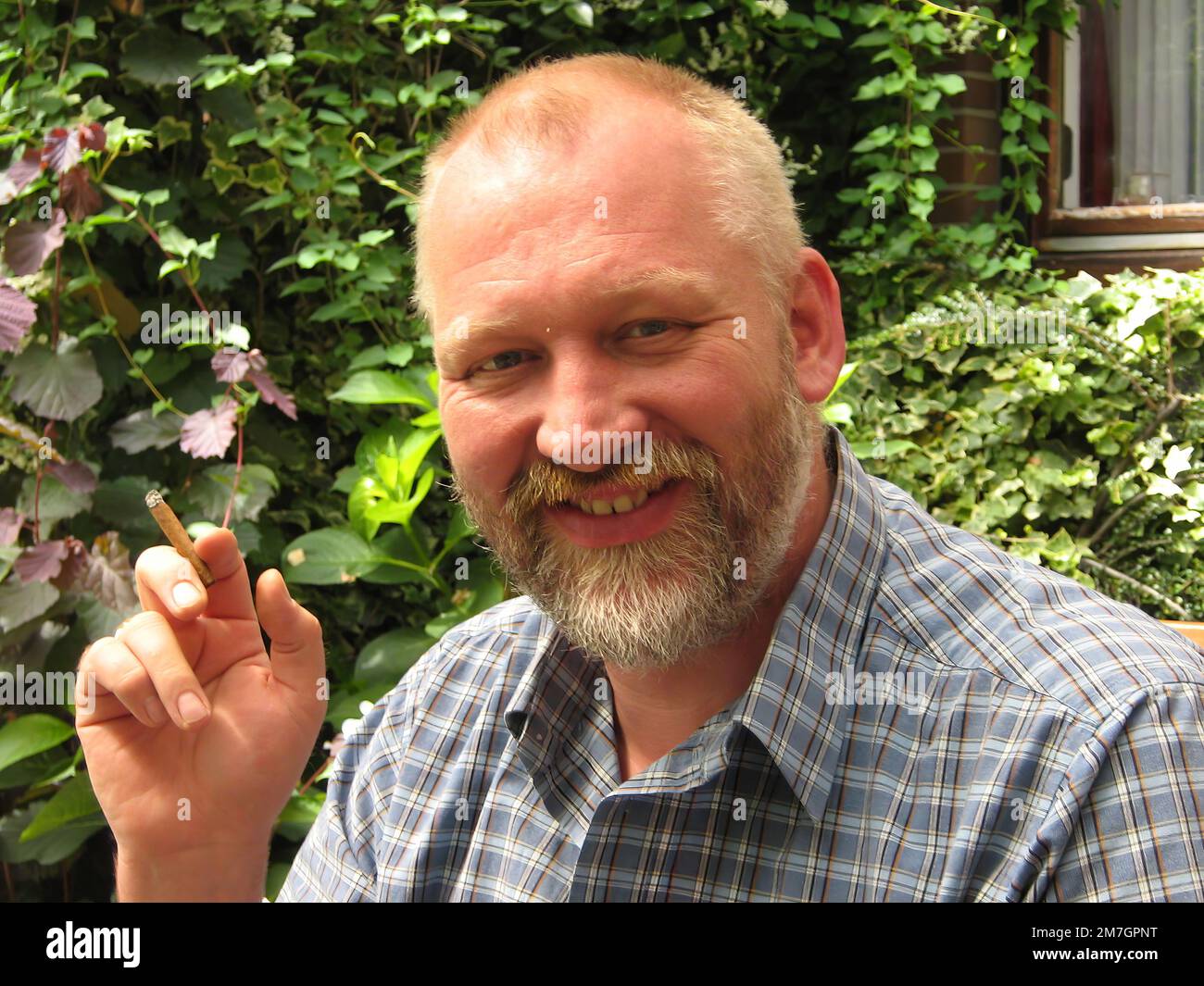 Smiling senior man adult hi-res stock photography and images - Alamy