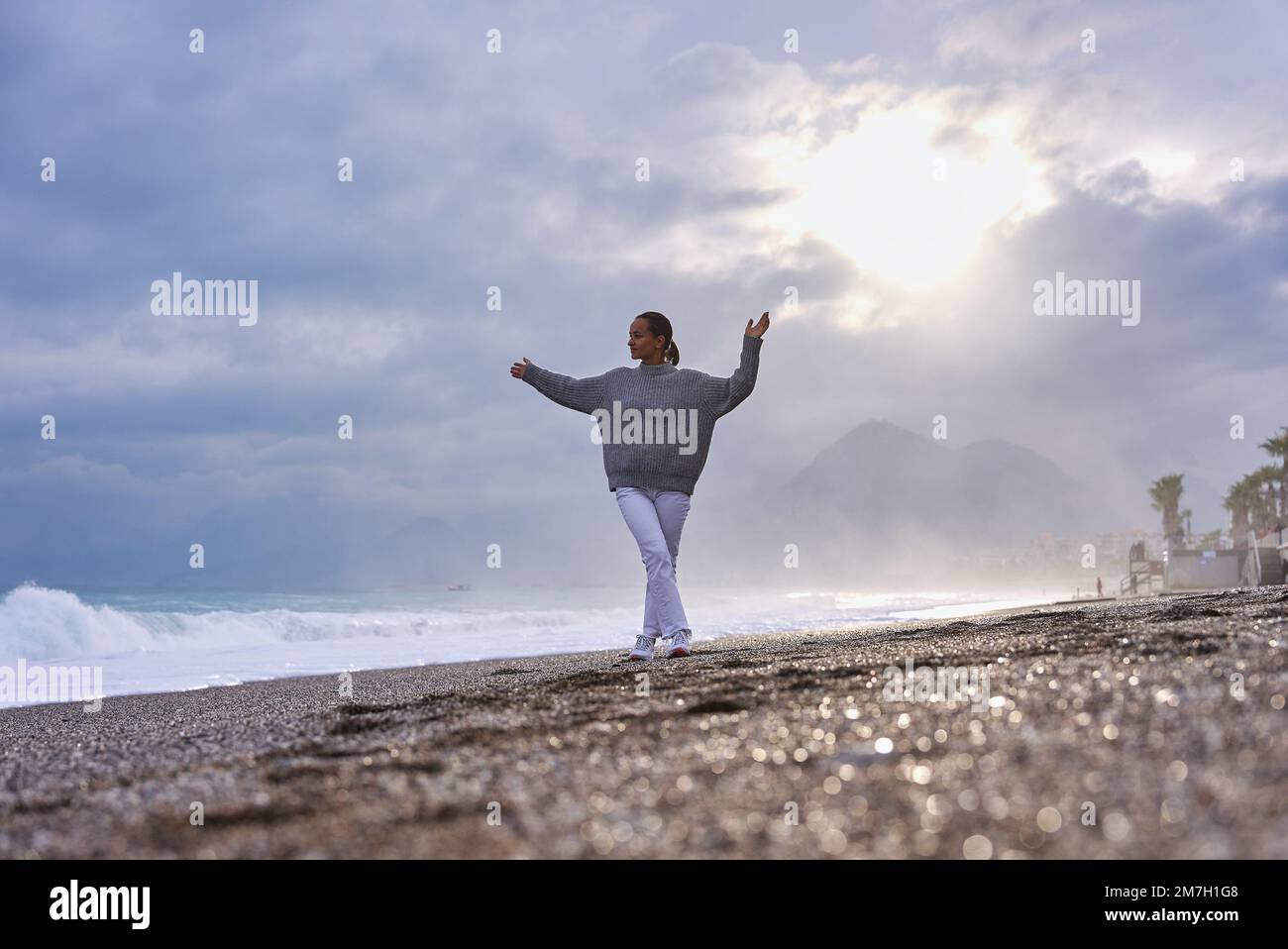 Person watching waves hi-res stock photography and images - Alamy