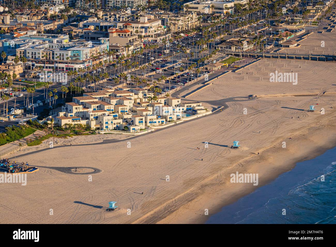 Huntington Pacific Beach House Condo Complex & Highway 1 Stock Photo