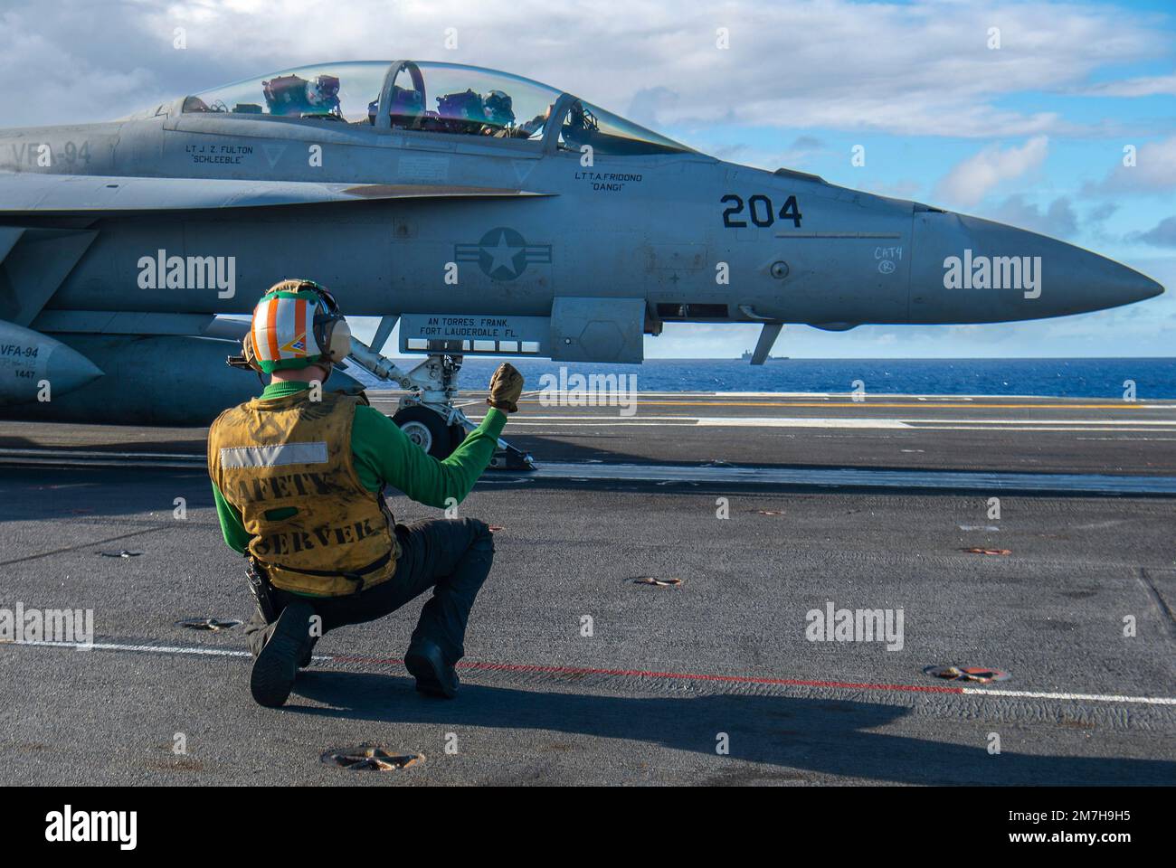 USS Nimitz, United States. 31 December, 2022. A U.S. Navy deck crew signals a F/A-18E Super Hornet fighter aircraft from the Mighty Shrikes of Strike Fighter Squadron 94, launches on the flight deck of the Nimitz-class aircraft carrier USS Nimitz underway conducting routine operations, December 31, 2022 in the Philippine Sea.  Credit: MC2 Justin McTaggart/U.S Navy Photo/Alamy Live News Stock Photo
