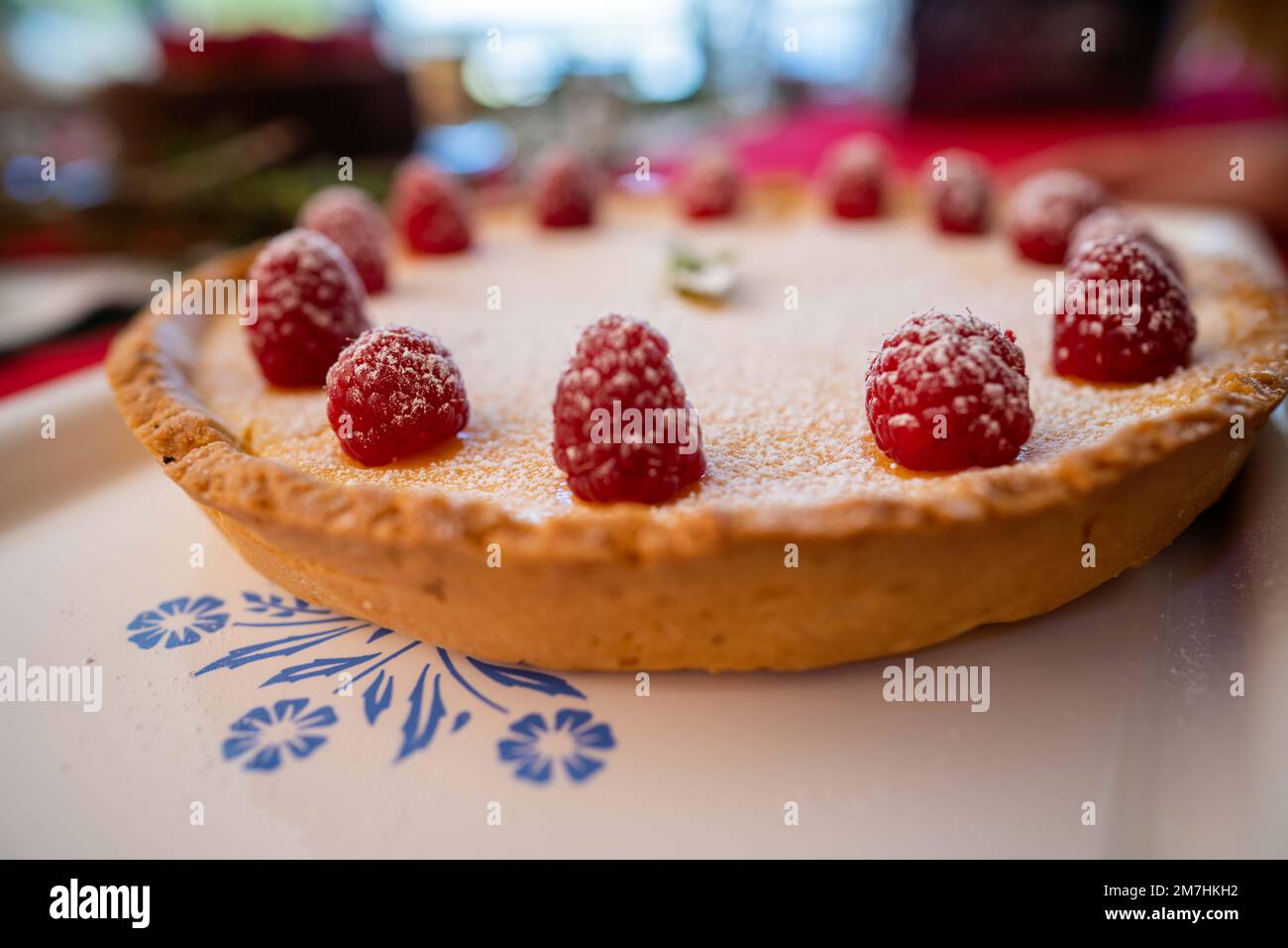 lemon-tart-for-christmas-dinner-in-australia-in-summer-stock-photo-alamy