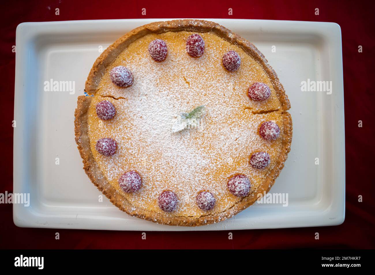 Lemon Tart For Christmas Dinner In Australia In Summer Stock Photo Alamy lemon-tart-for-christmas-dinner-in-australia-in-summer-stock-photo-alamy