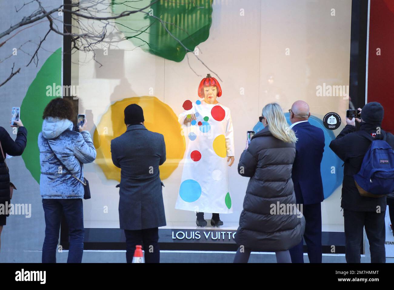 Yayoi Kusama's robot painting live at the Louis Vuitton store in