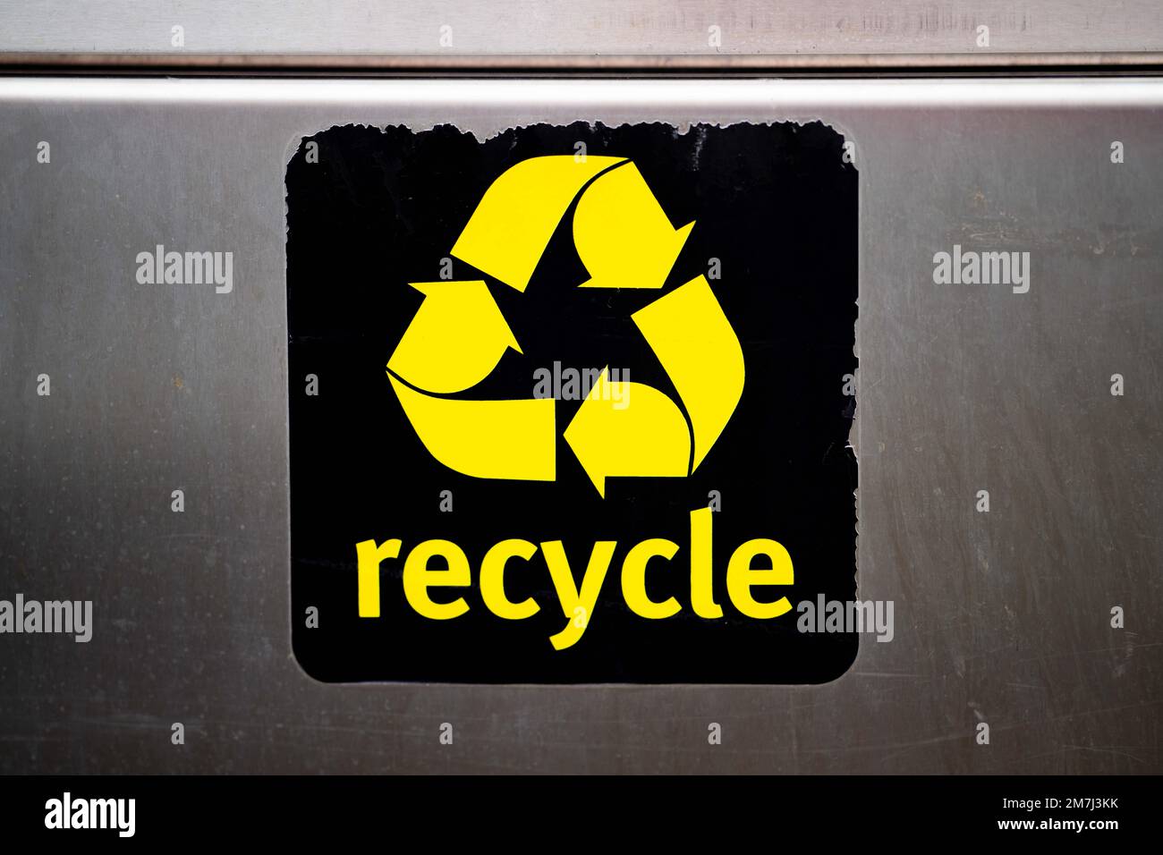 Yellow recycling bin australia hi-res stock photography and images - Alamy