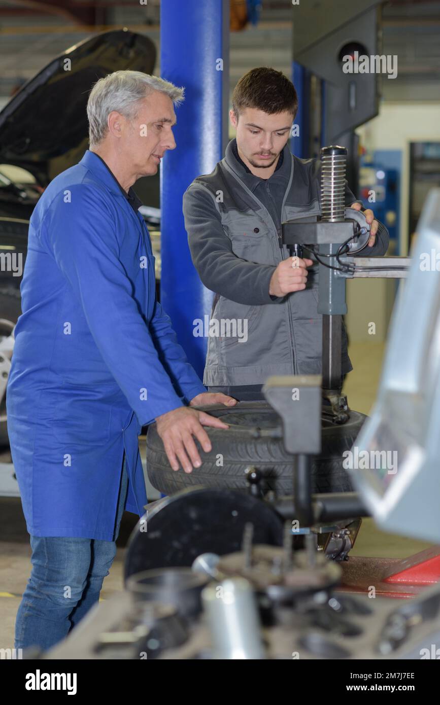 HOW MUCH DO APPRENTICE MECHANICS MAKE visual data 7