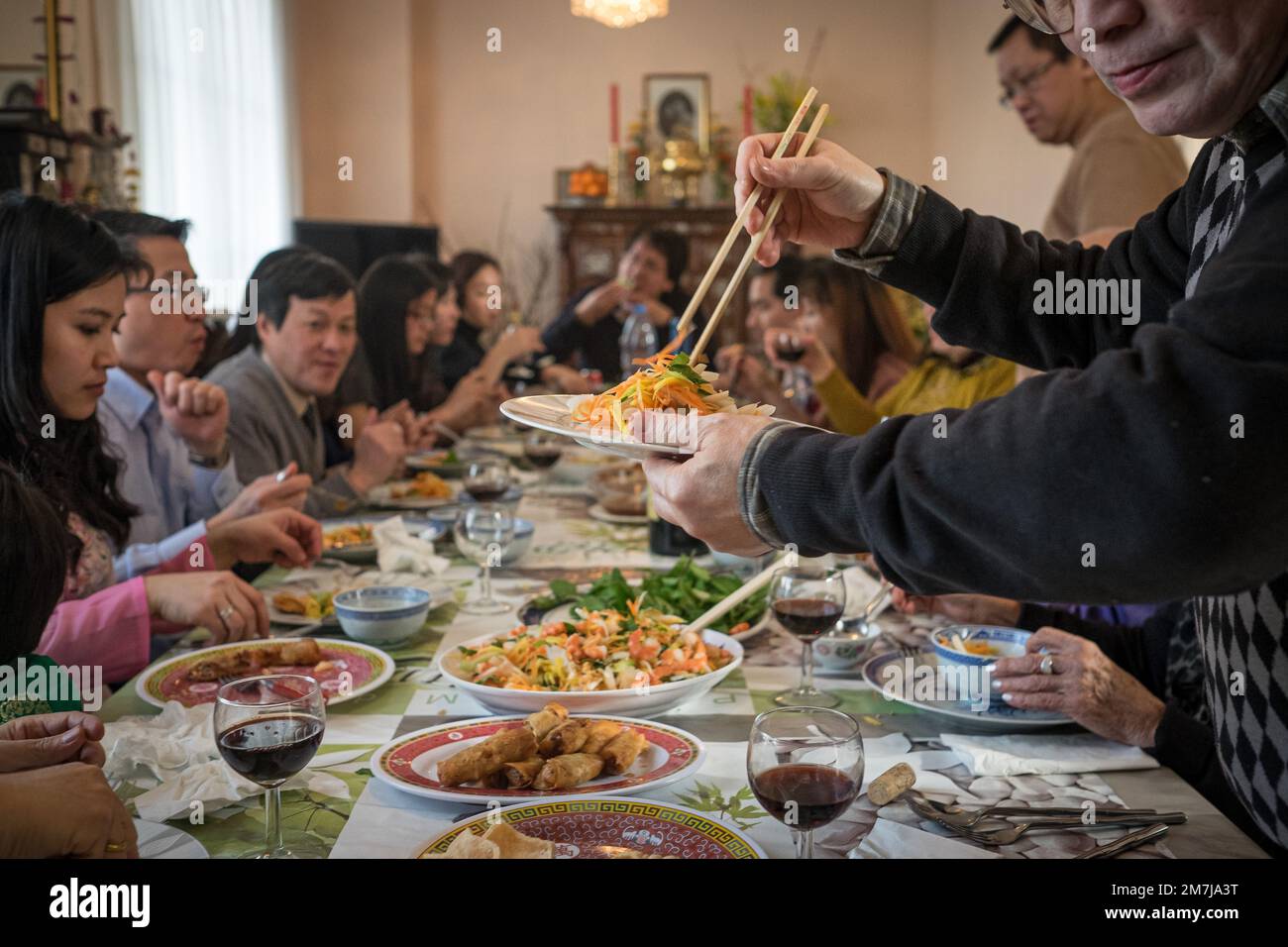 Olivier Donnars / Le Pictorium -  Tet, Vietnamese New Year -  7/2/2016  -  France / Ile-de-France (region)  -  Family and friends meal at Mr. and Mrs. Stock Photo