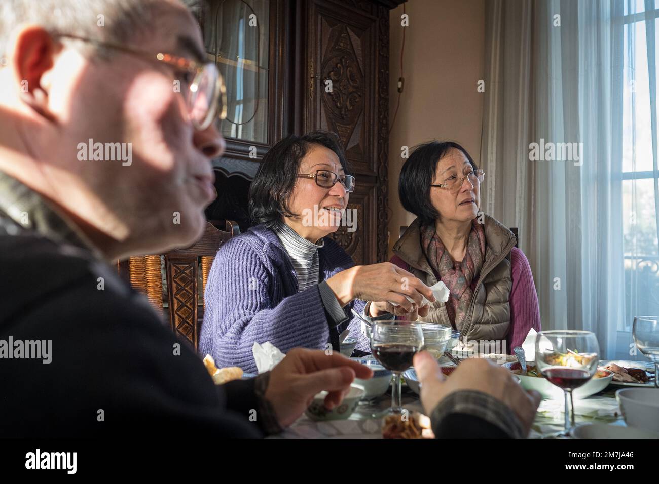 Olivier Donnars / Le Pictorium -  Tet, Vietnamese New Year -  7/2/2016  -  France / Ile-de-France (region)  -  Family and friends meal at Mr. and Mrs. Stock Photo