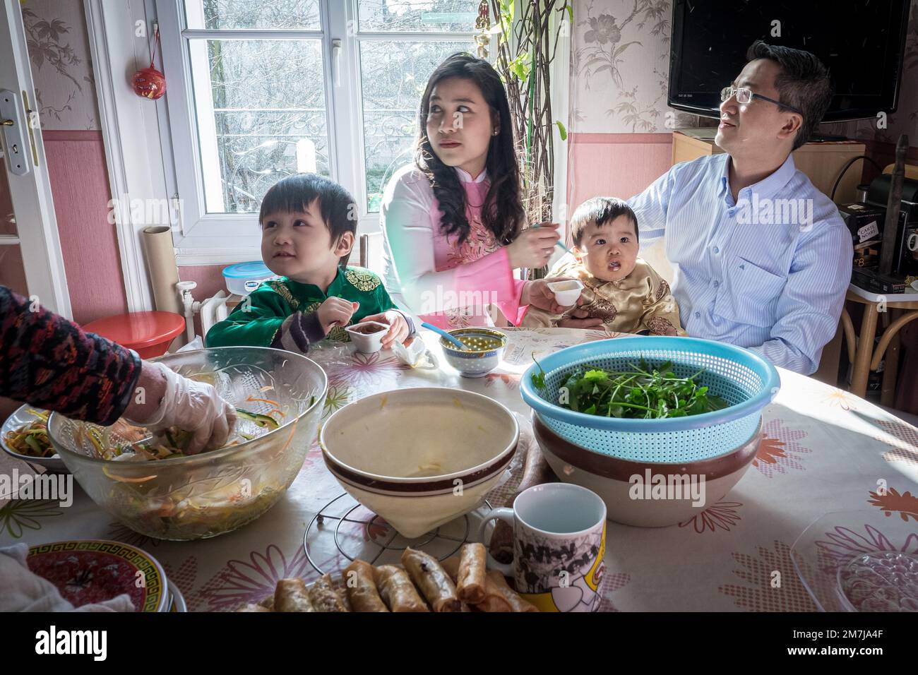 Olivier Donnars / Le Pictorium -  Tet, Vietnamese New Year -  7/2/2016  -  France / Ile-de-France (region)  -  At Mr. and Mrs. Ong's house, family mem Stock Photo