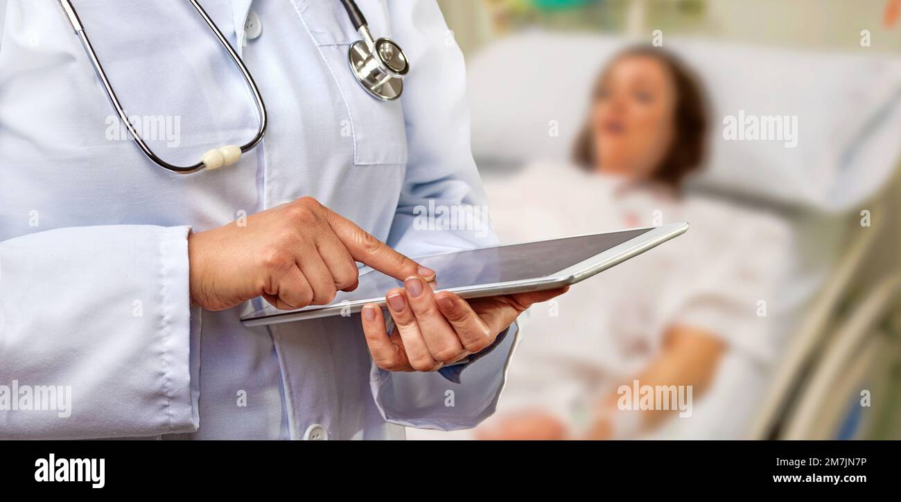 Nurse tending patient in intensive care at hospital Stock Photo - Alamy
