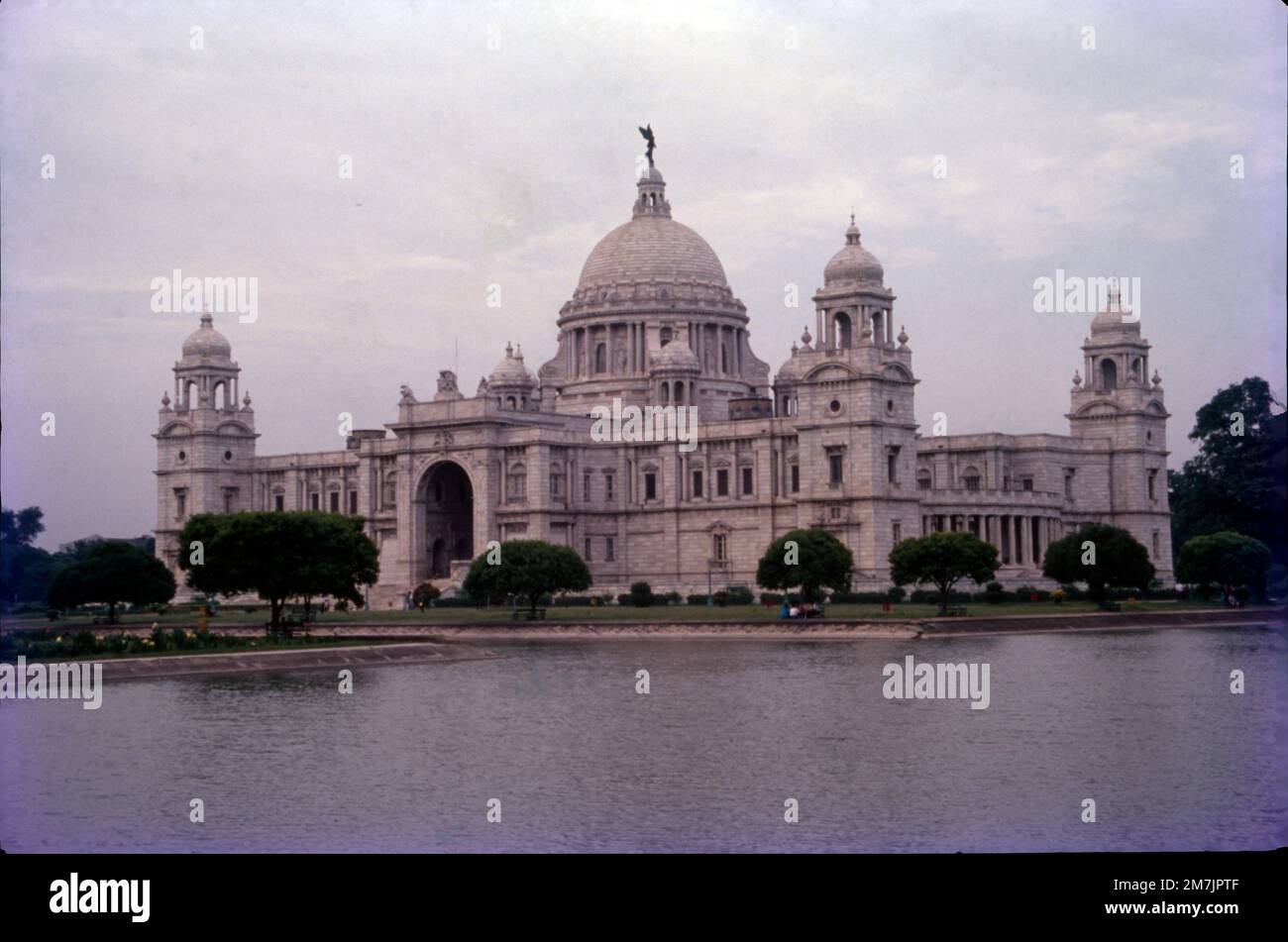 The Victoria Memorial is a large marble building on the Maidan in Central Kolkata, built between 1906 and 1921. It is dedicated to the memory of Queen Victoria, Empress of India from 1876 to 1901. Representing the resplendent and majestic British architecture, Victoria Memorial Hall stands today, as a veritable icon of the city of Kolkata. Located on 1 Queen's way, the VMH was envisaged by Lord Curzon, the Viceroy of British India, as a memorial to the deceased Queen Victoria. Stock Photo