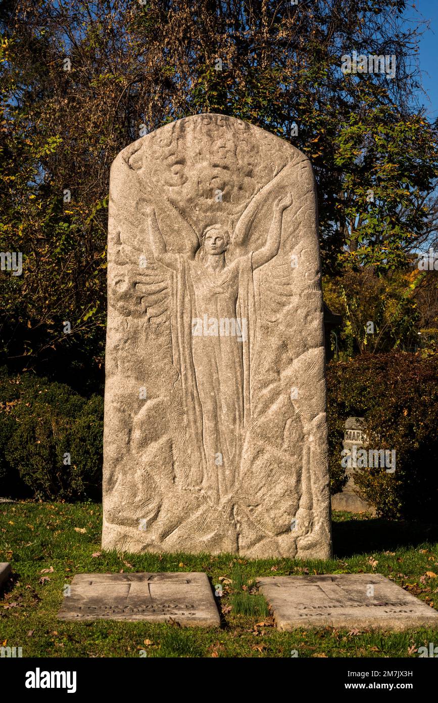 Old fashioned headstone hi-res stock photography and images - Alamy