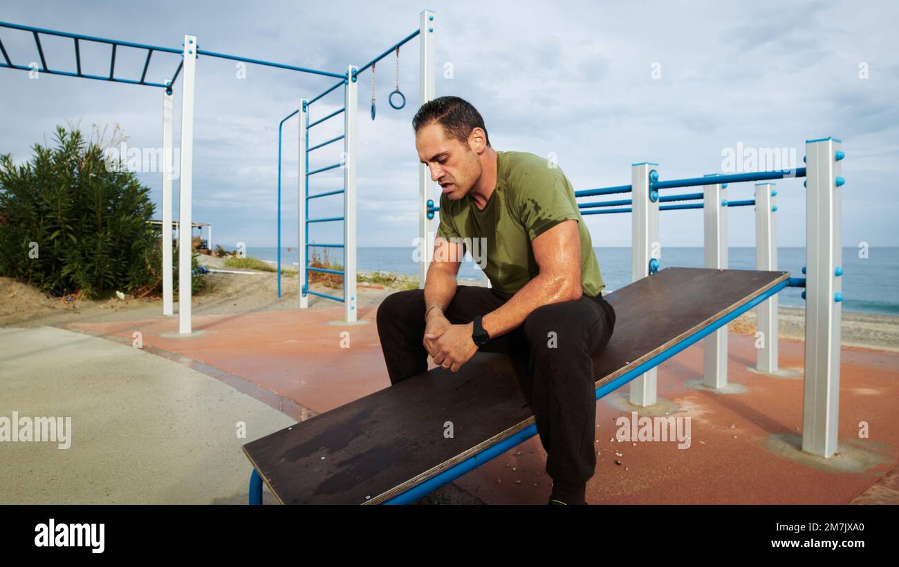 Strong athletic guy doing abs exercises outdoor Stock Photo Alamy