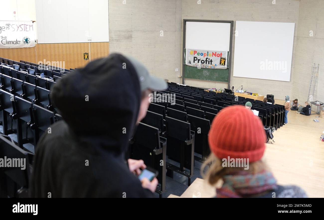 Halle, Germany. 10 January 2023, SaxonyAnhalt, Halle (Saale) Young