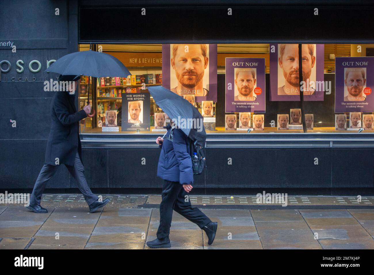 London, England, UK. 10th Jan, 2023. A bookstore window in central London is seen as Prince Harry's book 'Spare'' is launched in London, (Credit Image: © Tayfun Salci/ZUMA Press Wire) EDITORIAL USAGE ONLY! Not for Commercial USAGE! Credit: ZUMA Press, Inc./Alamy Live News Stock Photo