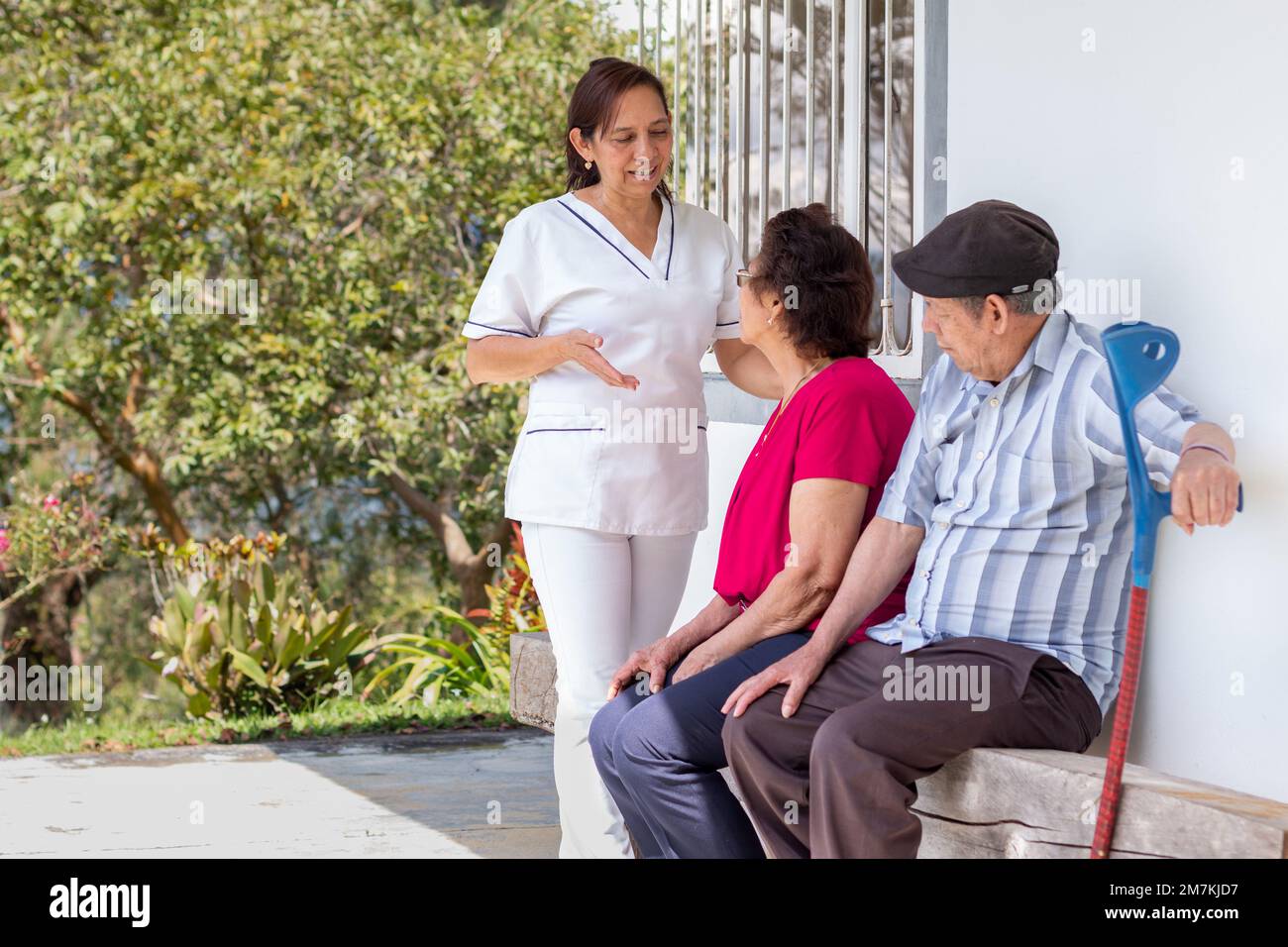Nurse giving a talk on health care for the elderly during a home visit