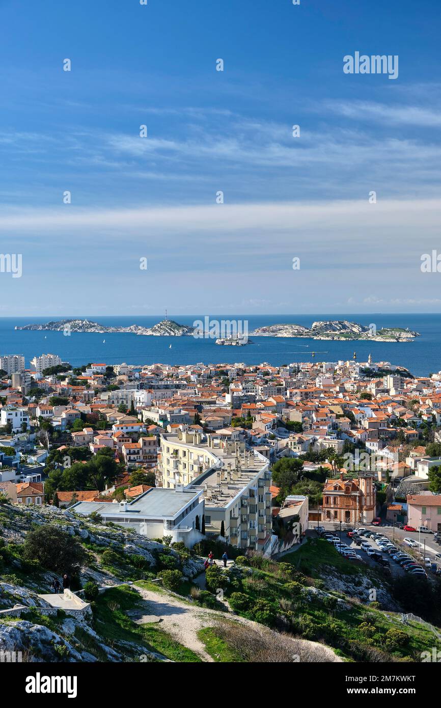 Marseille (south-eastern France): overview of the city from the Basilica Notre-Dame de la Garde. Buildings in the district of Endourne, with roofs of Stock Photo