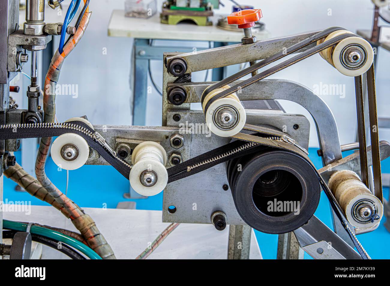 Zipper manufacturing factory. hightech zipper lock or zipper pulls or