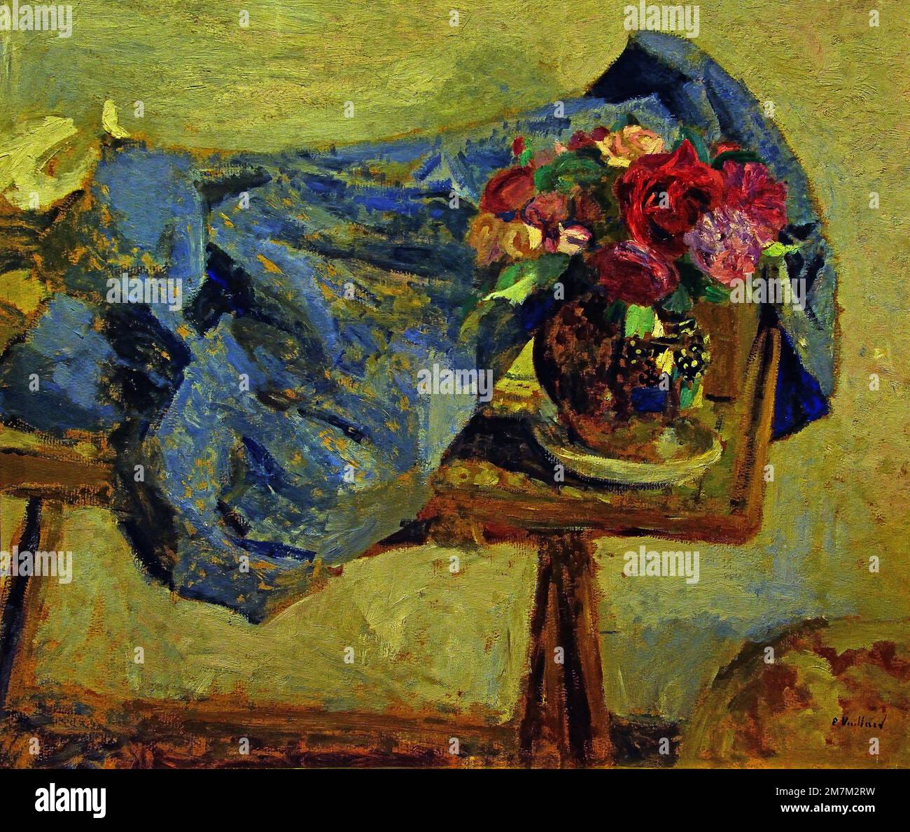Roses rouges et etoffes sur une table, - Red roses and fabrics on a table, 1900-1901  Edouard Vuillard 1868-1940 France French Stock Photo