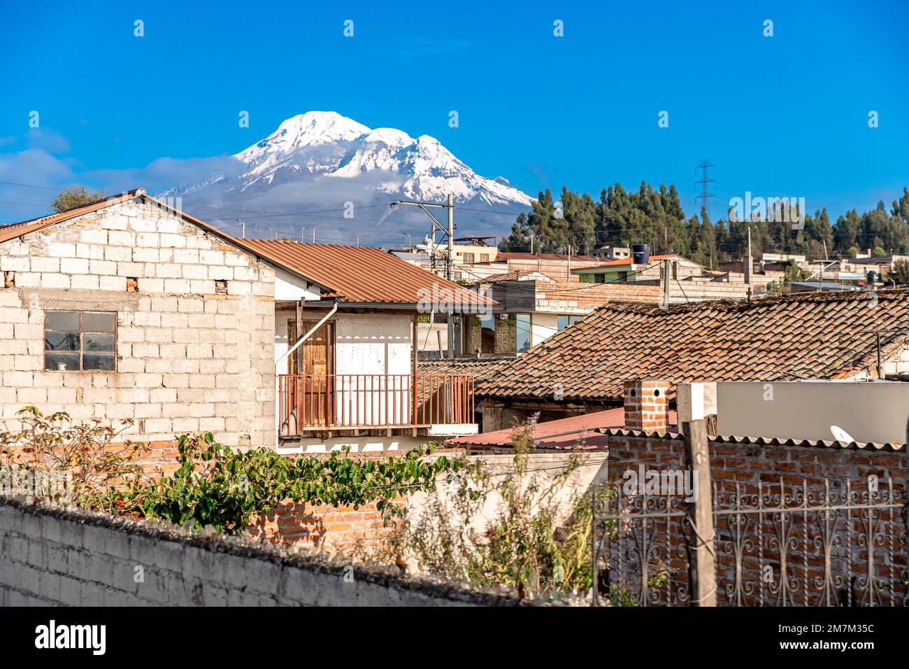 Road ecuador volcano cotopaxi hi-res stock photography and images - Alamy