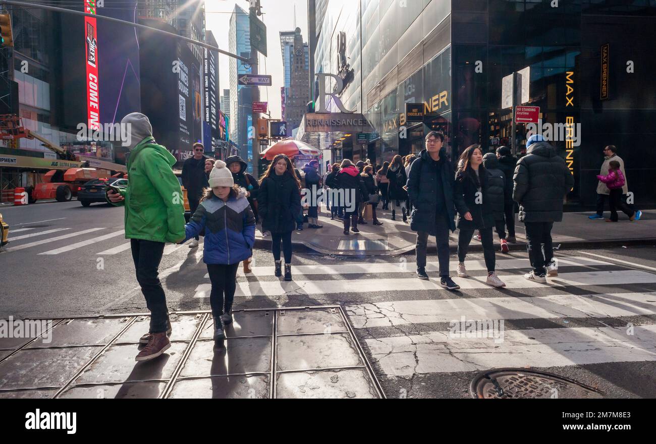 Crowds of visitors in Times Square in New York on Sunday, January 8, 2023. (© Richard B. Levine) Stock Photo