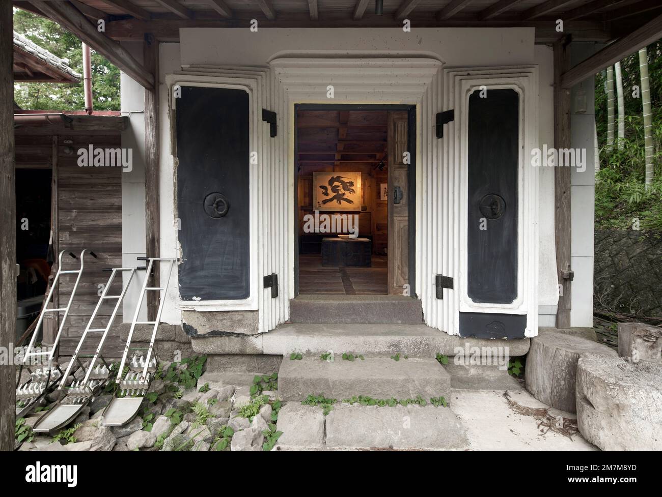 Gallery space from outside. Kura Gallery for Tokiko Kato, Kamogawa, Japan. Architect: Atelier Bow Wow , 2022. Stock Photo