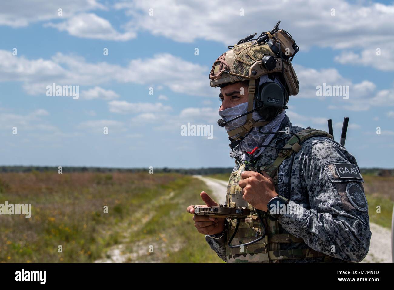 Colombian air force 1st Lt. Gabriel Enrique Useche, joint terminal attack controller, communicates over the Airborne Extensible Relay Over-Horizon Network at Avon Park Air Force Range, Florida, May 10, 2022. The tablet and radios worn by Useche provided communication capabilities between ground crews and pilots. Stock Photo