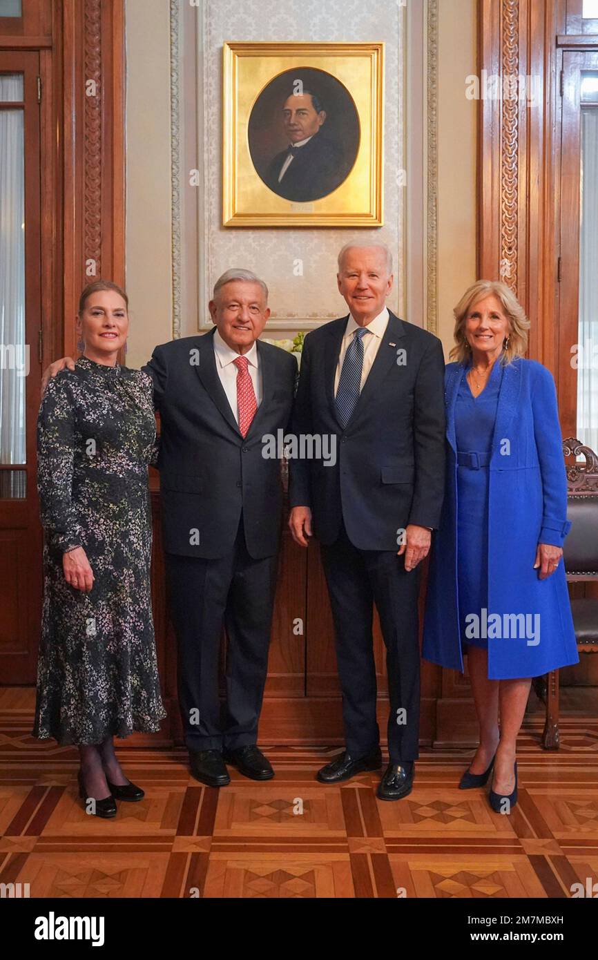 Mexico City, Mexico. 09th Jan, 2023. U.S President Joe Biden, and Mexican President Andres Manuel Lopez Obrador pose with their wives during the arrival ceremony before the North American Leaders Summit at the Palacio Nacional, January 9, 2023 in Mexico City, Mexico. Standing from left: Mexican First Lady Beatriz Gutierrez Muller, Mexican President Andres Manuel Lopez Obrador, U.S. President Joe Biden, and First Lady Jill Biden. Credit: Presidencia de la Republica Mexicana/Mexican Presidents Office/Alamy Live News Stock Photo