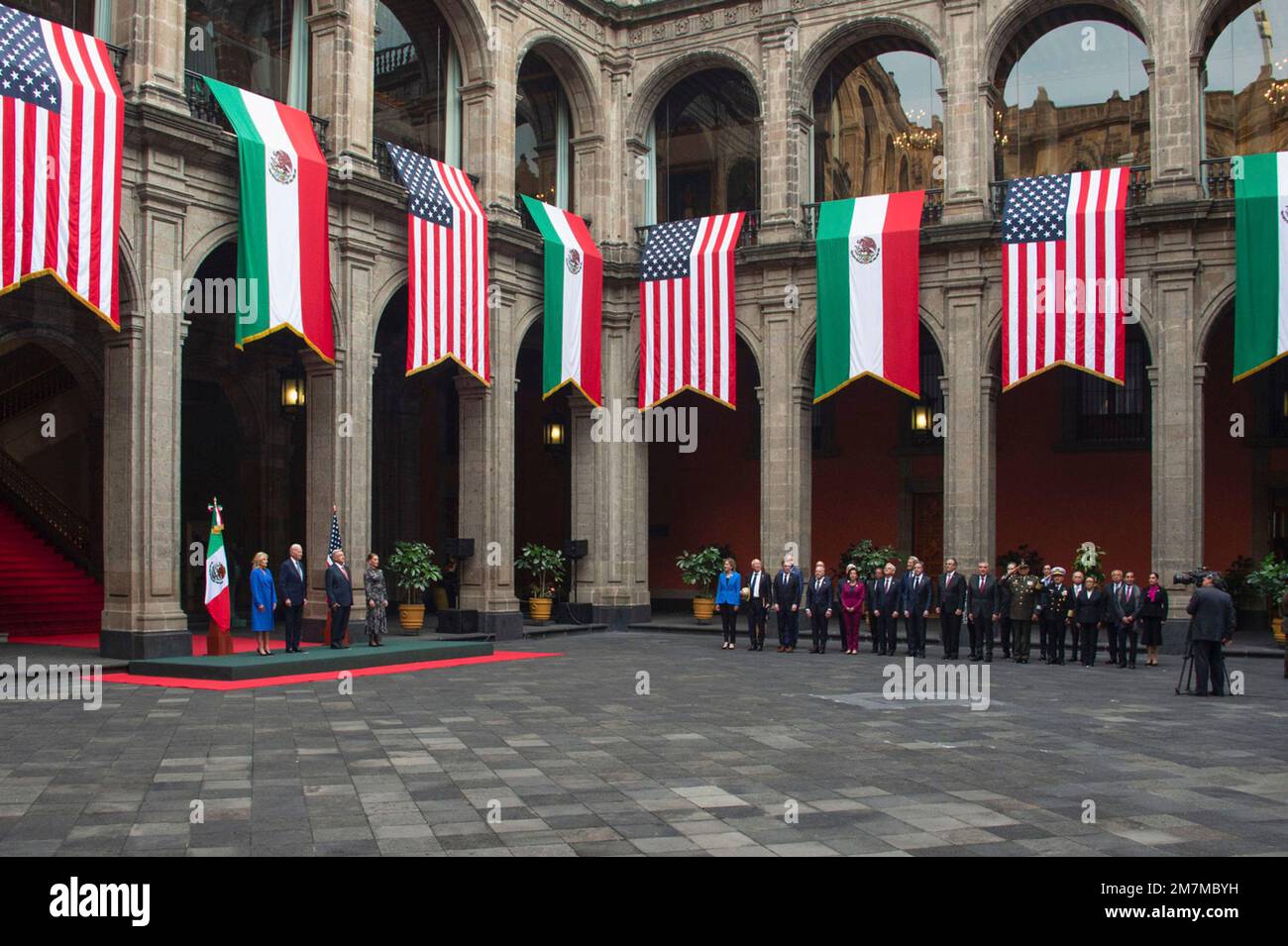 Mexico City, Mexico. 09th Jan, 2023. U.S President Joe Biden, and Mexican President Andres Manuel Lopez Obrador and their wives during the arrival ceremony before the North American Leaders Summit at the Palacio Nacional, January 9, 2023 in Mexico City, Mexico. Credit: Presidencia de la Republica Mexicana/Mexican Presidents Office/Alamy Live News Stock Photo