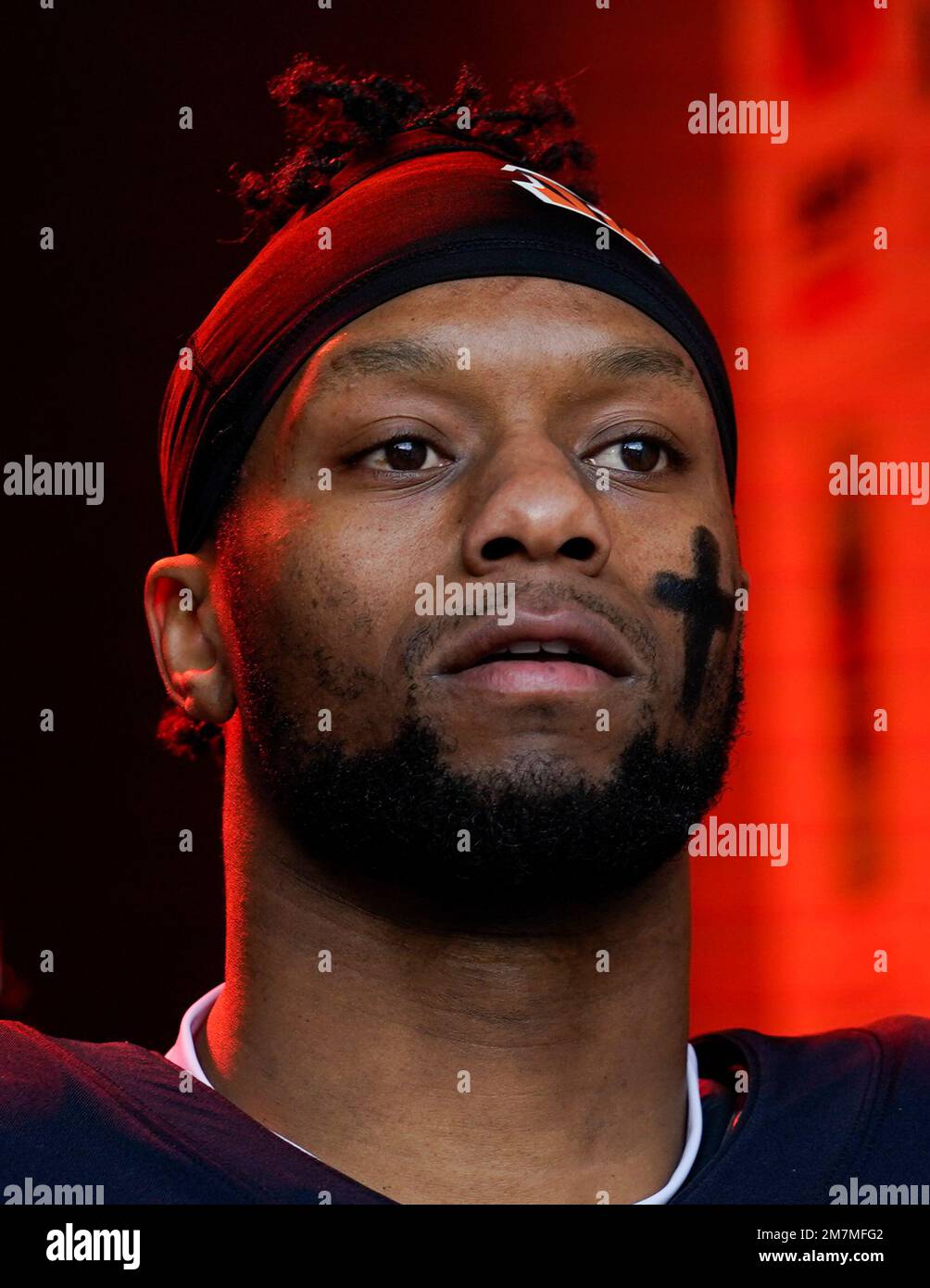 Cincinnati Bengals running back Joe Mixon stands in the tunnel prior to