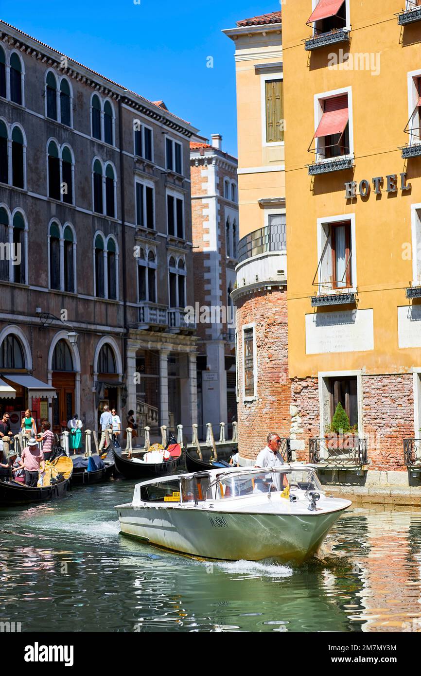 Lagoon city of venice hi-res stock photography and images - Alamy