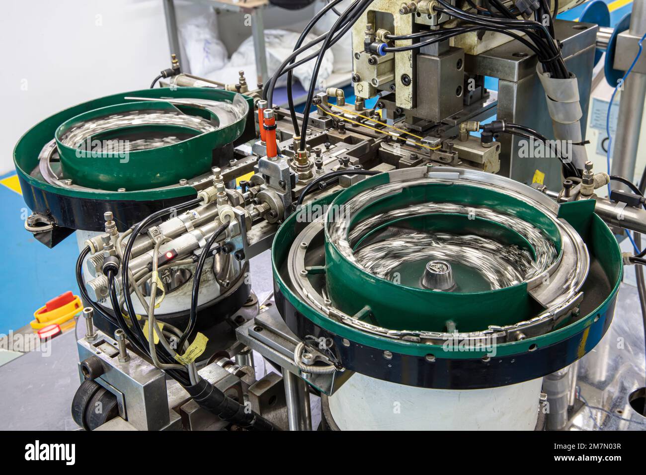 Zipper manufacturing factory. hightech zipper lock or zipper pulls or