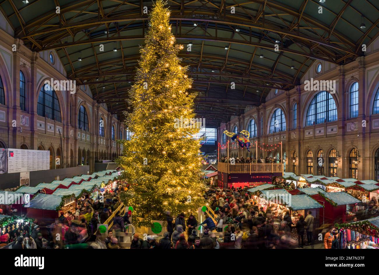 Christmas market at Zurich main station Stock Photo Alamy