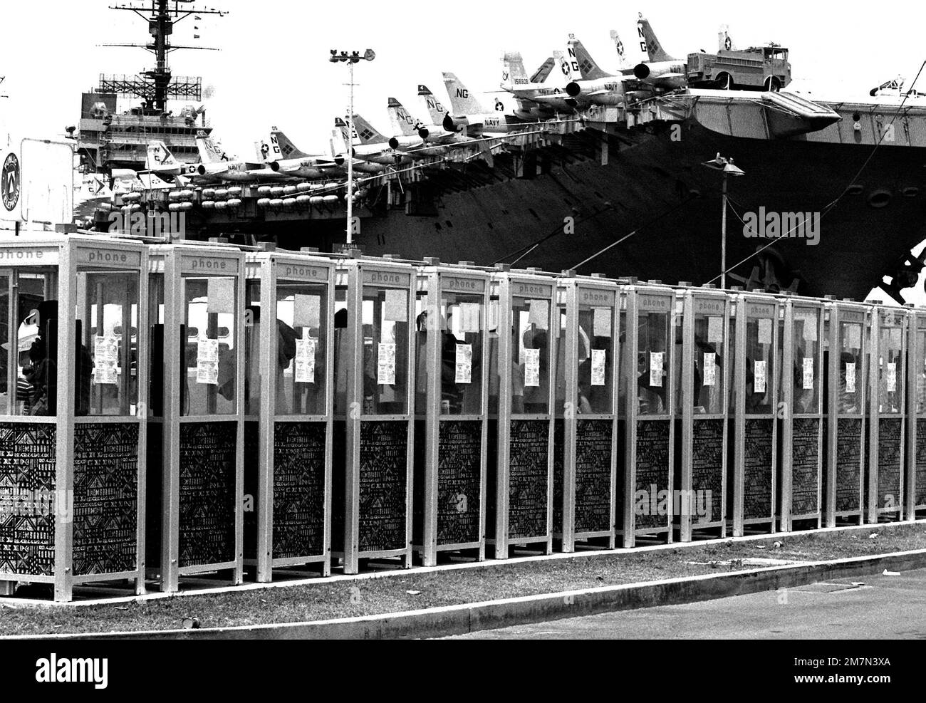 Aircraft carrier use Black and White Stock Photos & Images - Alamy