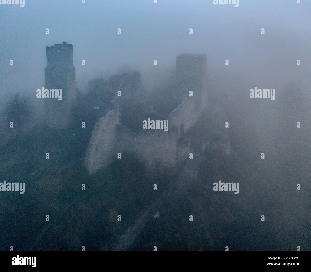 Germany, Thuringia, Gerstungen, Lauchröden, Brandenburg castle ruins, fog Stock Photo