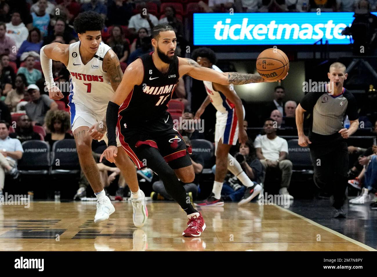 Detroit Pistons guard Killian Hayes (7) defends Miami Heat forward